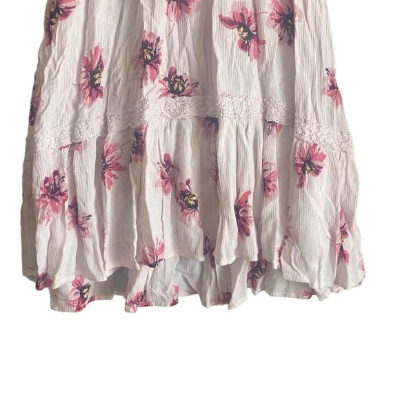 Xhilaration Cream/Pink Floral Mini Dress. Size Medium. - Picture 3 of 8